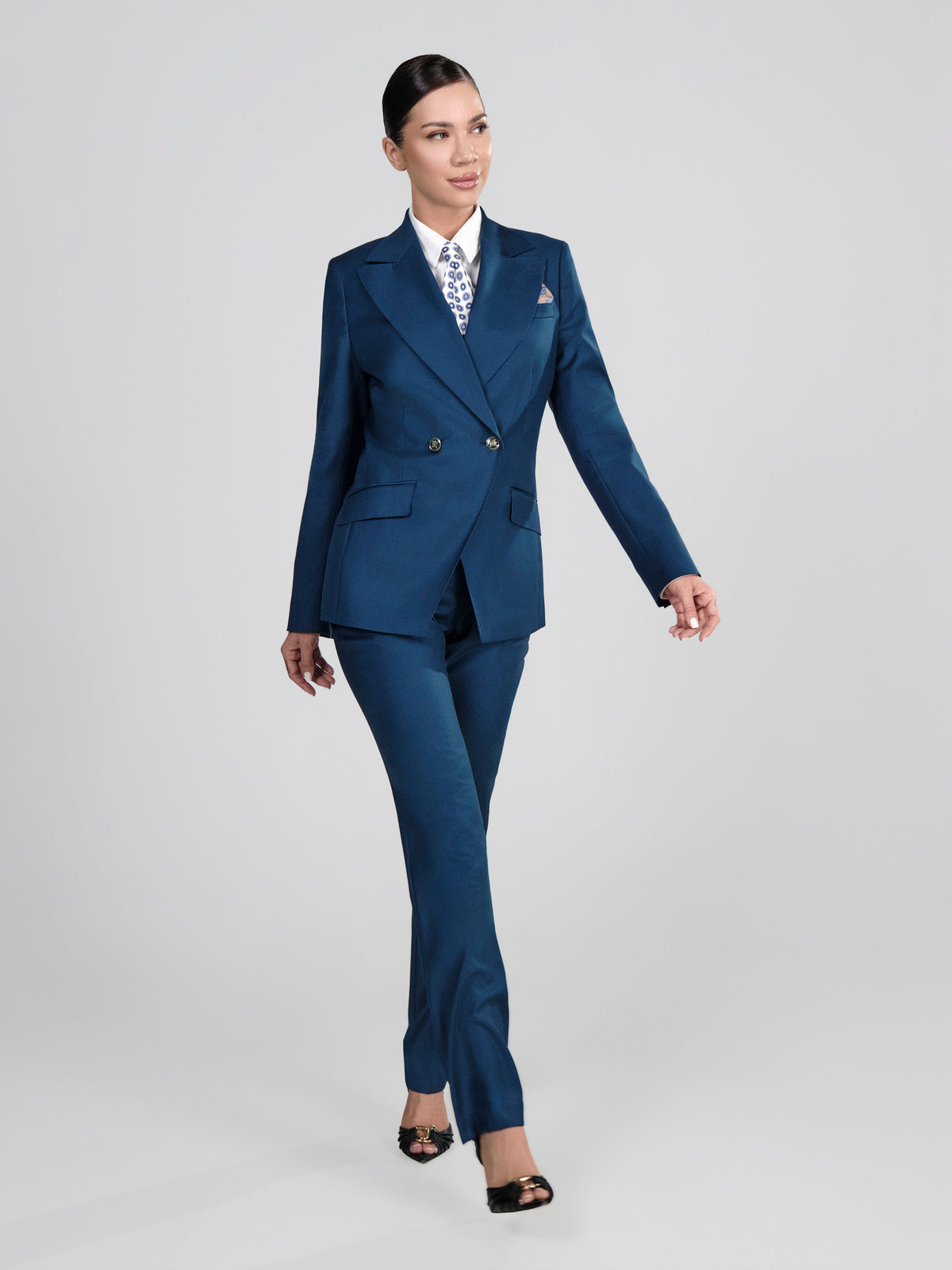 Blue Consiglieri DONNA women's suit with a double-breasted blazer and tapered trousers