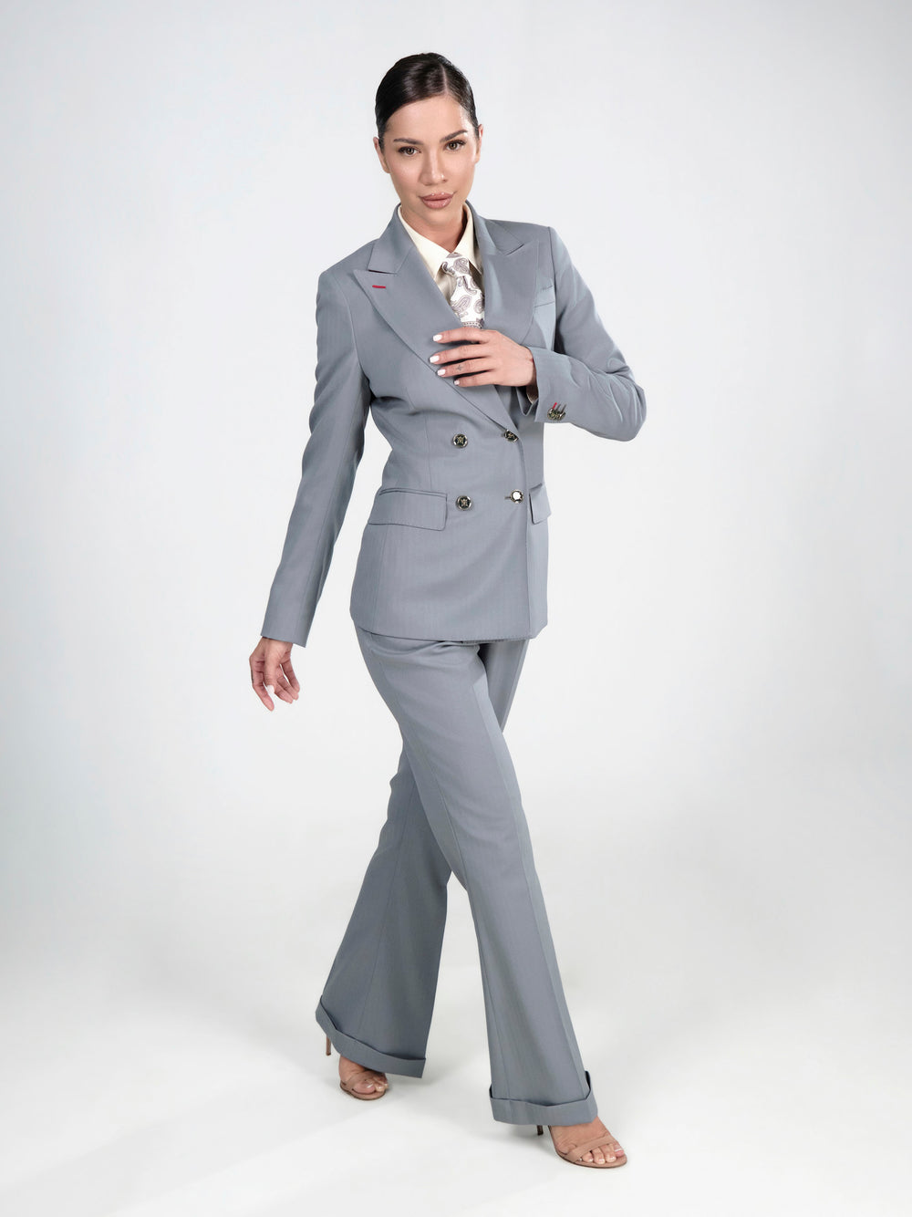 Grey Éminence – The Authority of Elegance Privée