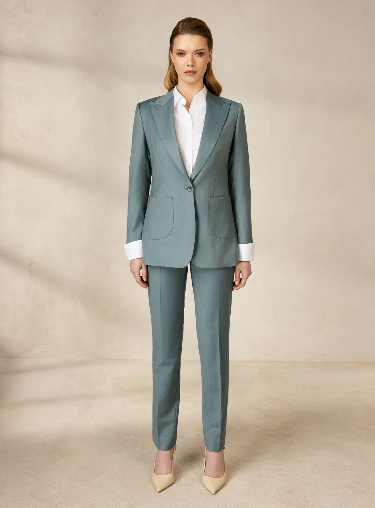 Blue-green Consiglieri DONNA suit with a fitted blazer, tapered trousers and white shirt