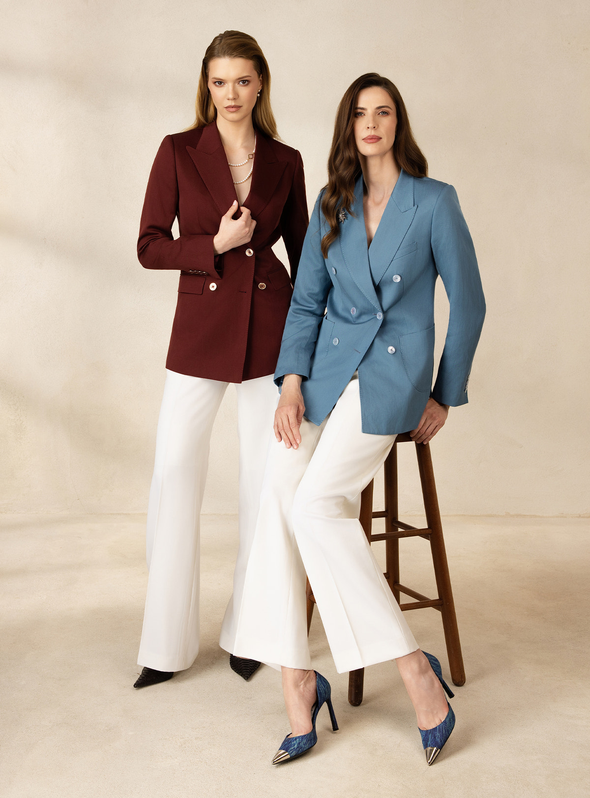 White wide-leg Consiglieri DONNA trousers in two looks with burgundy and blue blazers