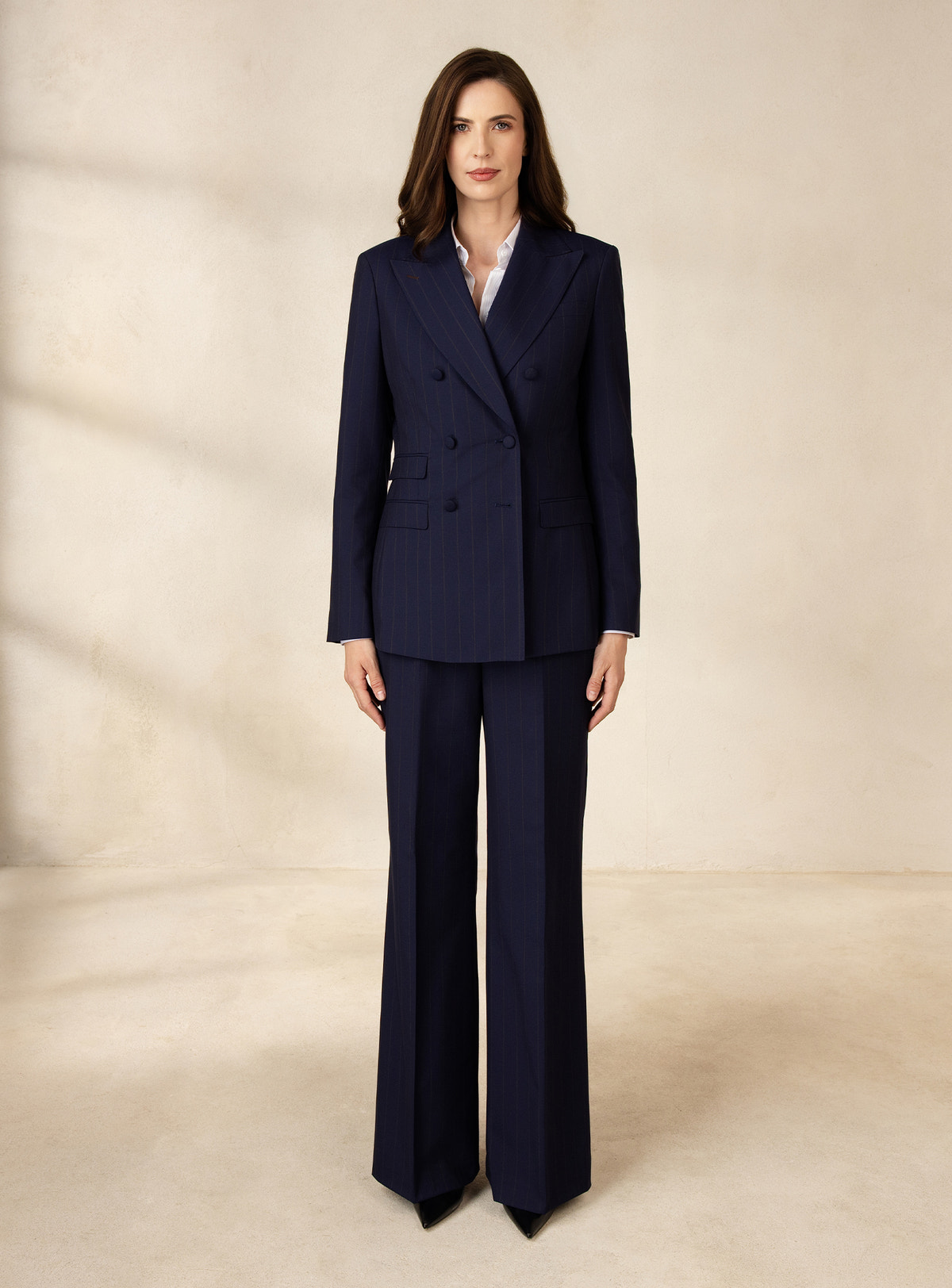 Navy Consiglieri DONNA suit with a double-breasted blazer and wide-leg trousers