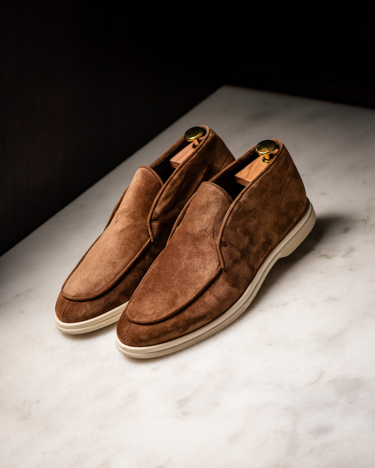 Consiglieri: cognac mid-top loafers with a velvety texture