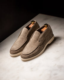 Consiglieri: taupe-grey mid-top loafers with a velvety texture