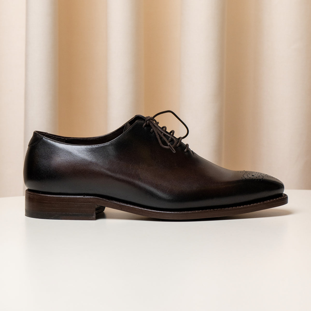 Consiglieri: dark brown Oxford shoes with an elongated shape and laces