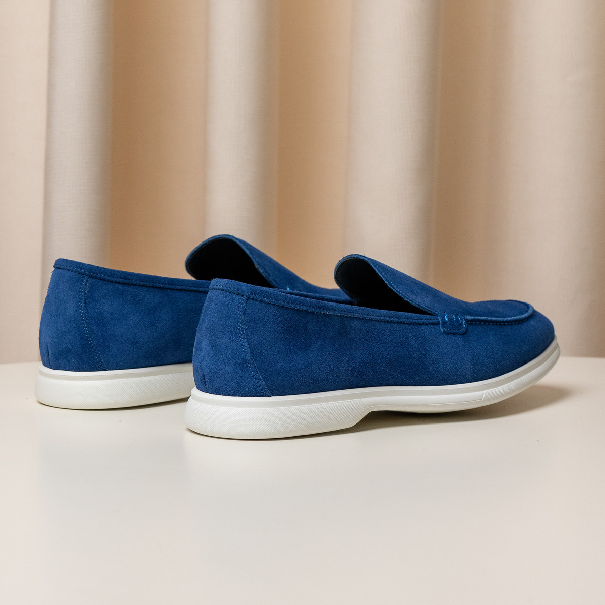 Consiglieri: heel and white sole of the rich blue loafers