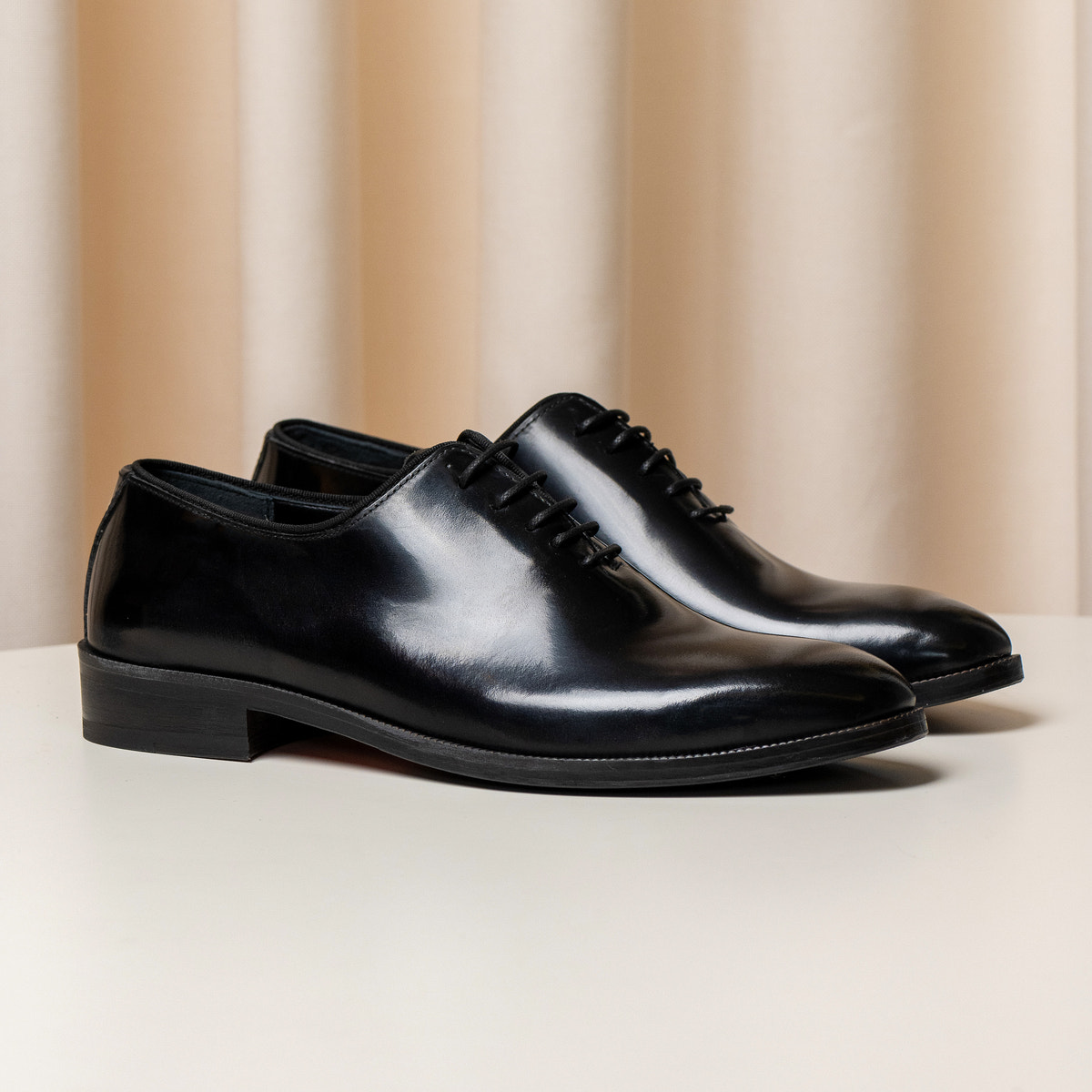 Consiglieri: black Oxford shoes with a smooth finish and elongated shape