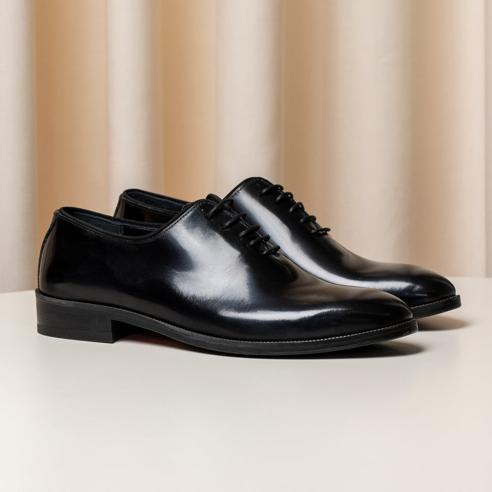 Consiglieri: black Oxford shoes with a smooth finish and elongated shape