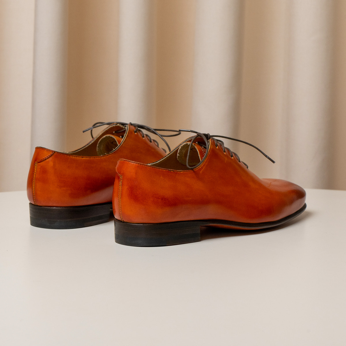 Consiglieri: heel and cognac finish of the Oxford shoes