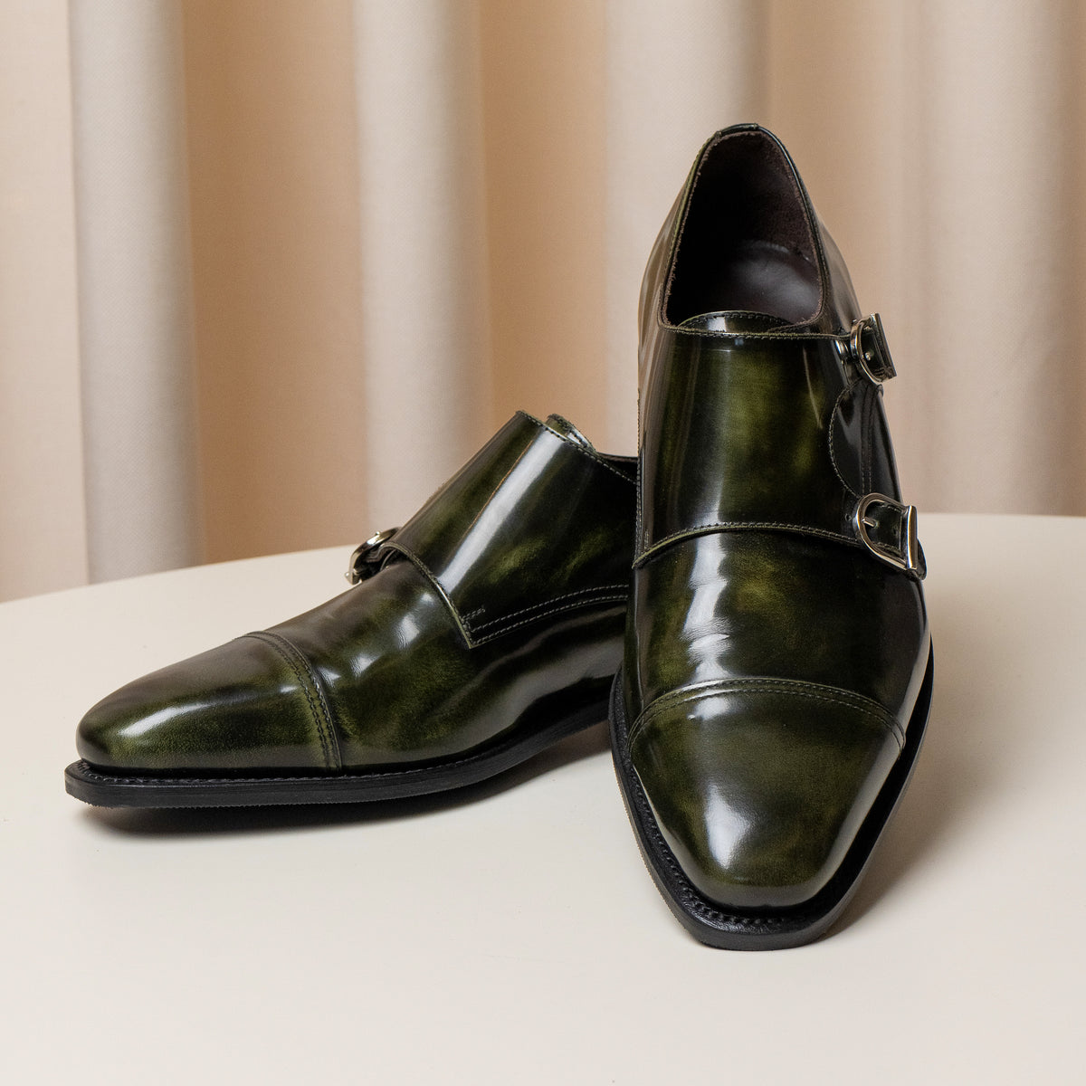 Consiglieri: double buckles and green patina of the shoes