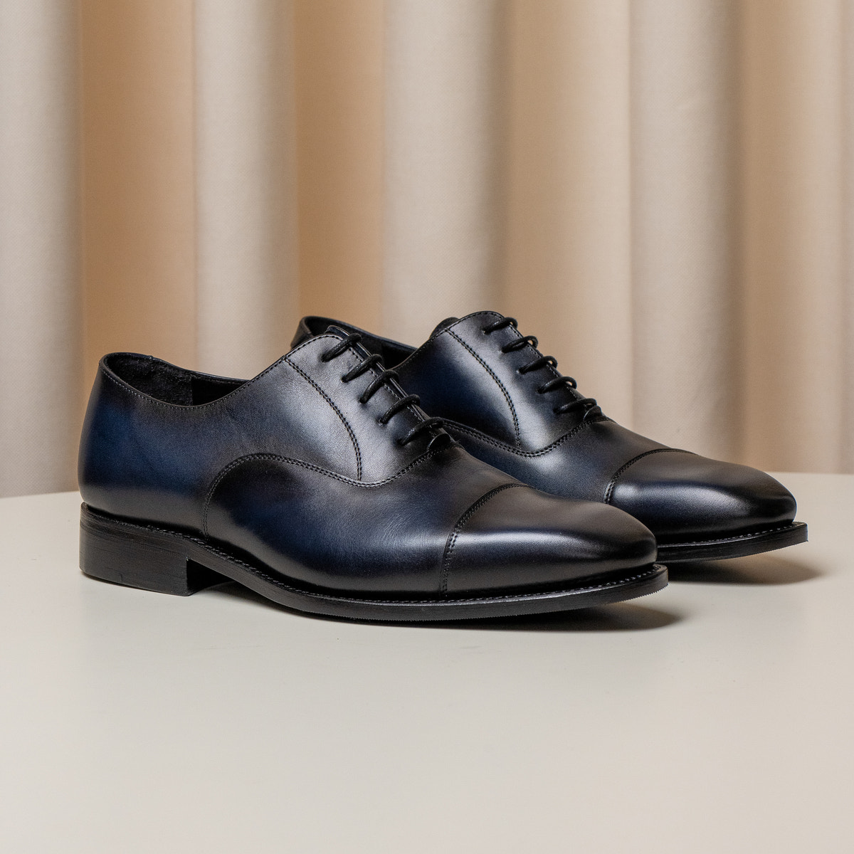 Consiglieri: navy lace-up Oxford shoes with a cap toe