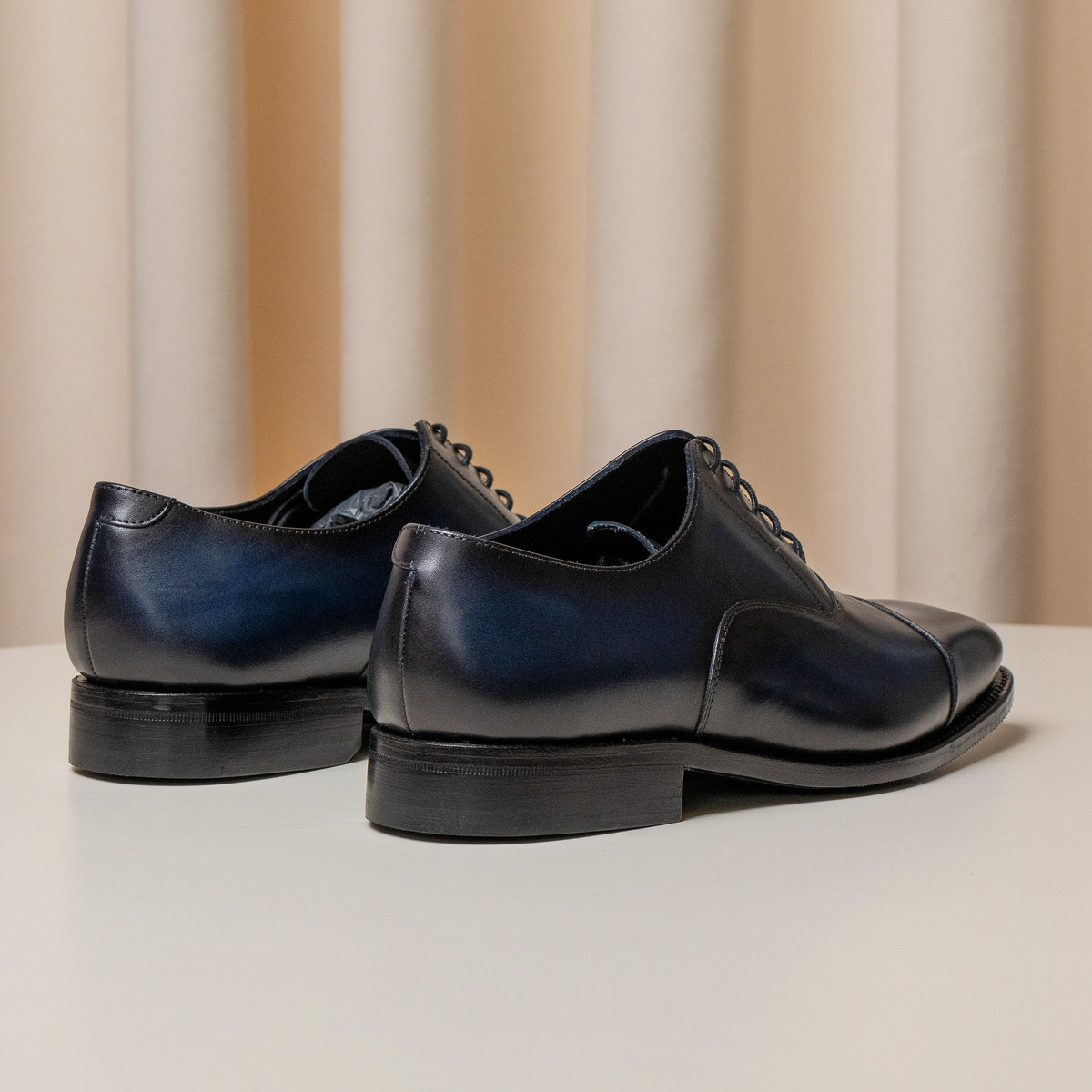 Consiglieri: heel and navy finish of the Oxford shoes