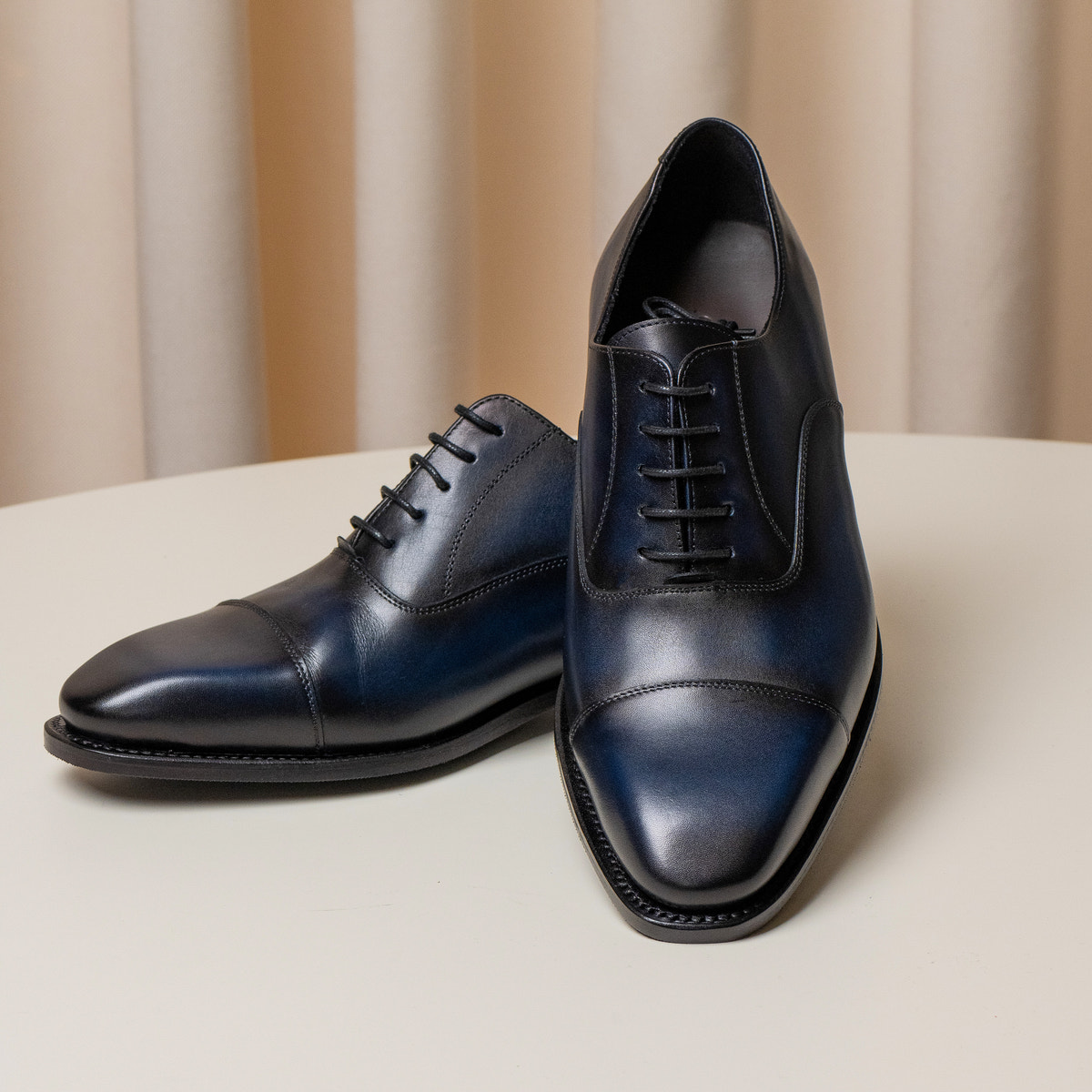 Consiglieri: laces and cap toe of the navy Oxford shoes