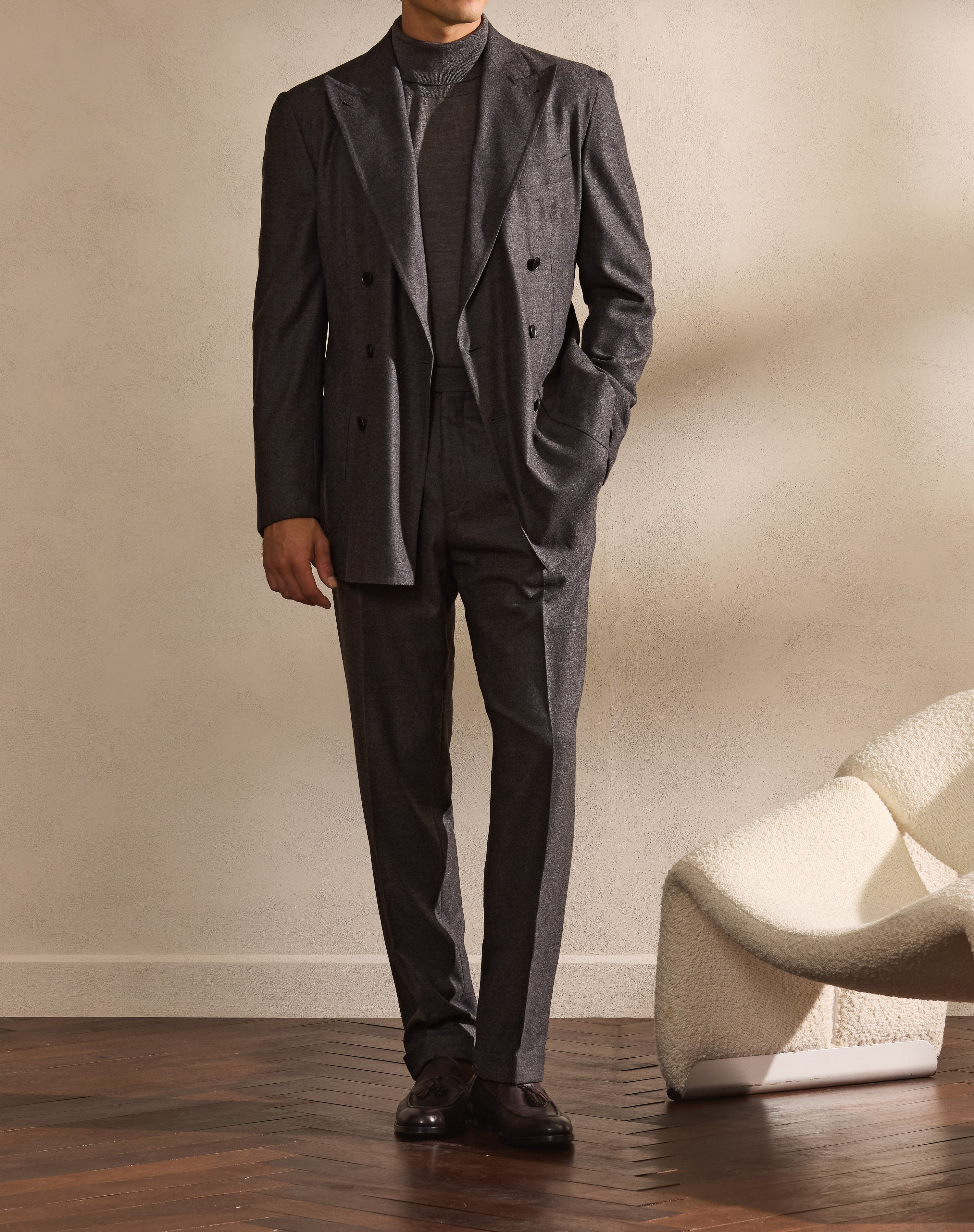 A double-breasted jacket with a contemporary expression, worn with ease.