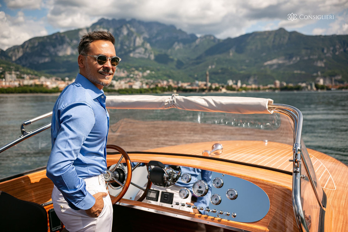 Pale blue Consiglieri shirt in a relaxed look aboard a boat