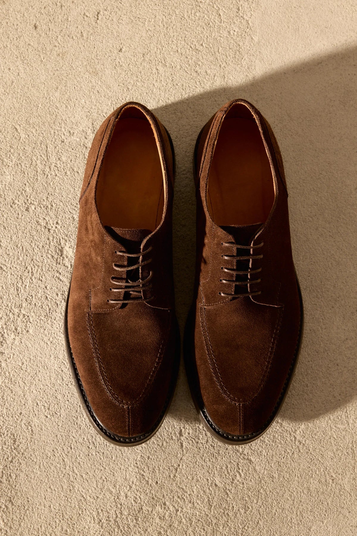 The Tobacco Lace-Up