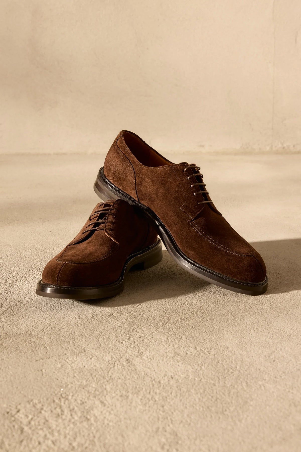 The Tobacco Lace-Up