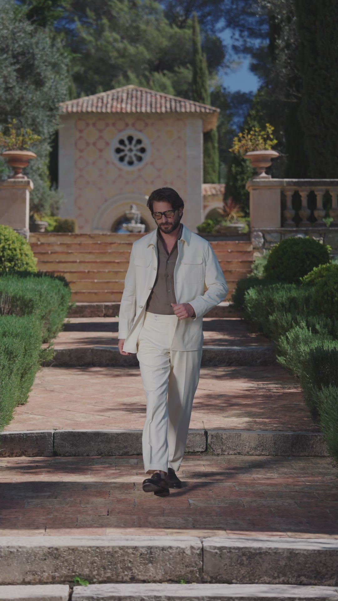 Ivory Consiglieri Capri men's ensemble on garden steps