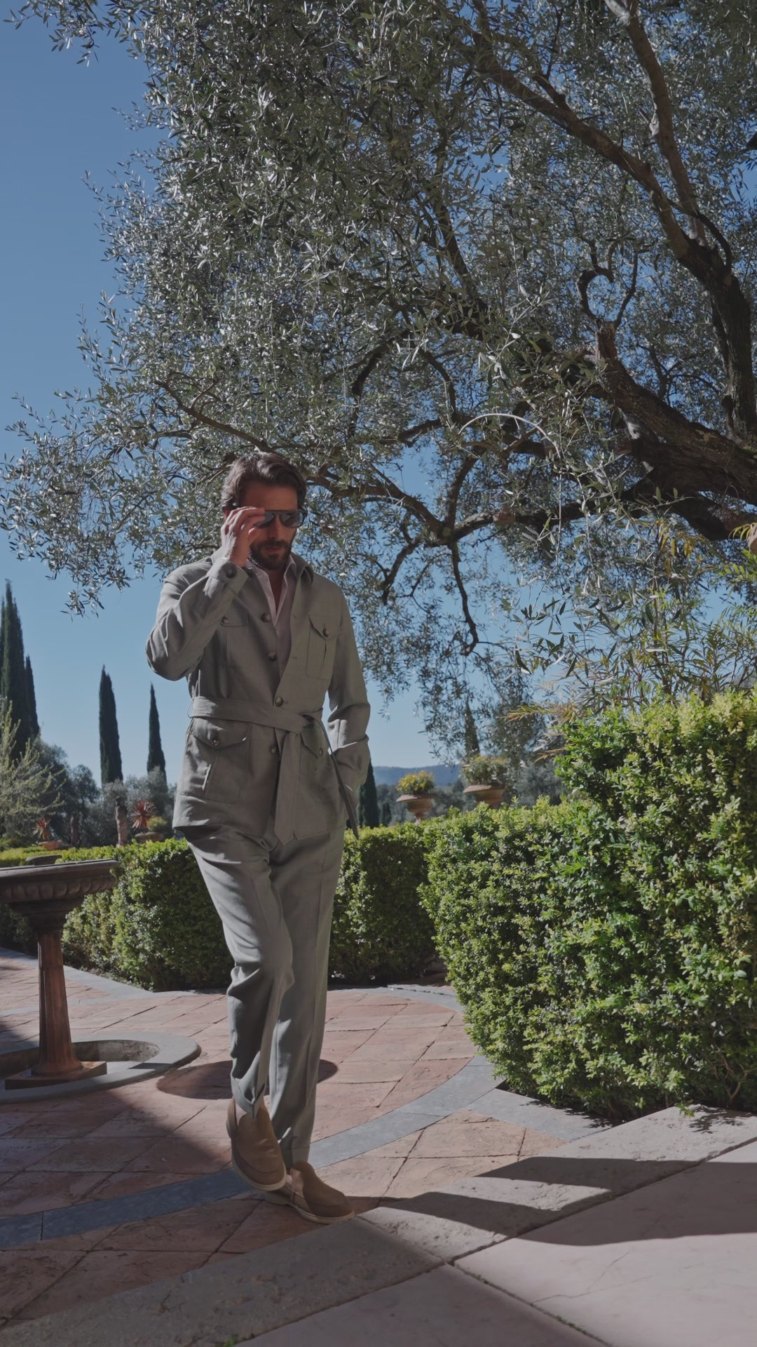 Consiglieri Valbonne ensemble with a grey-green safari jacket and waist belt