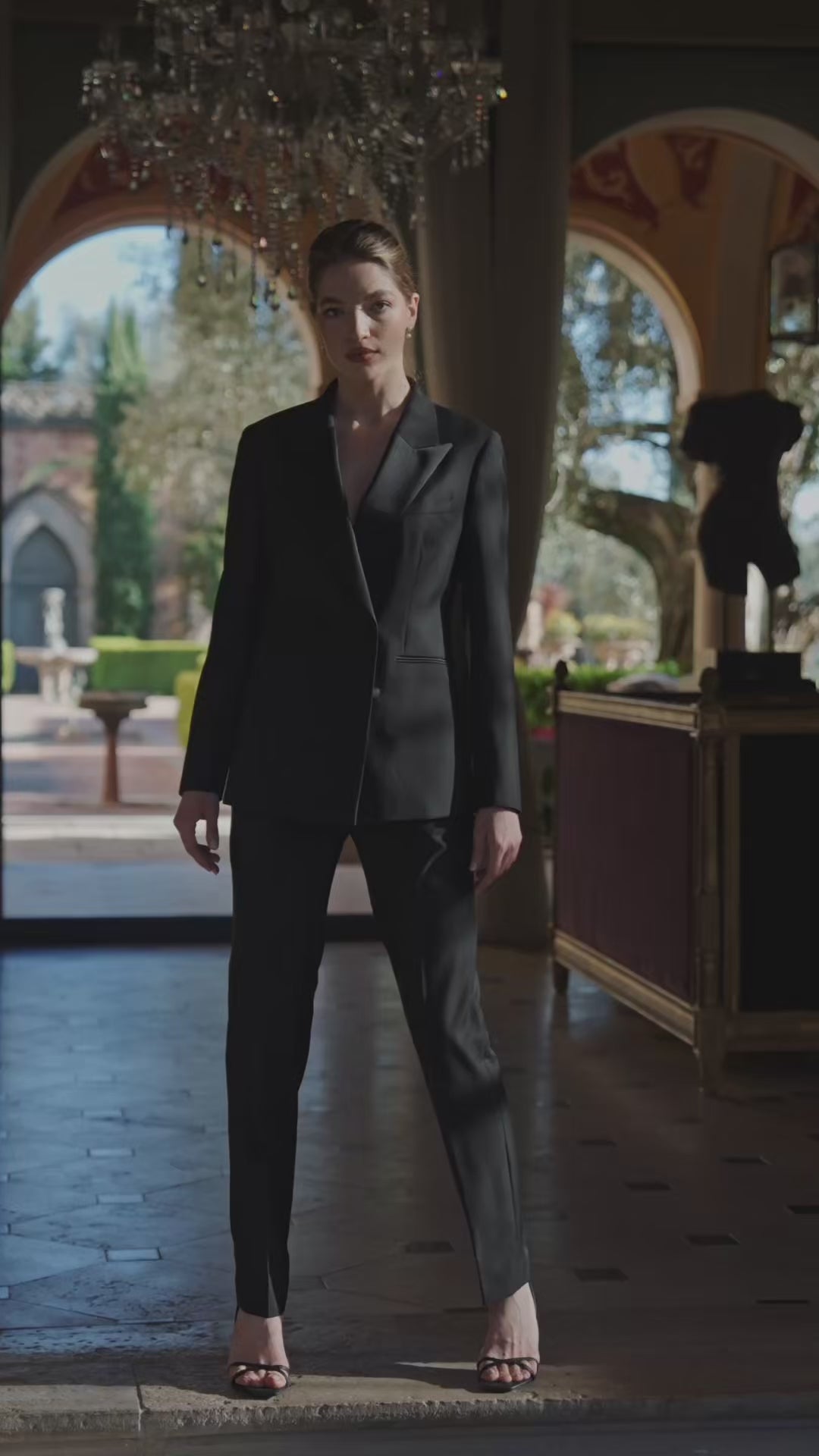 Black Consiglieri Opéra women's tuxedo with a fitted jacket and slim trousers