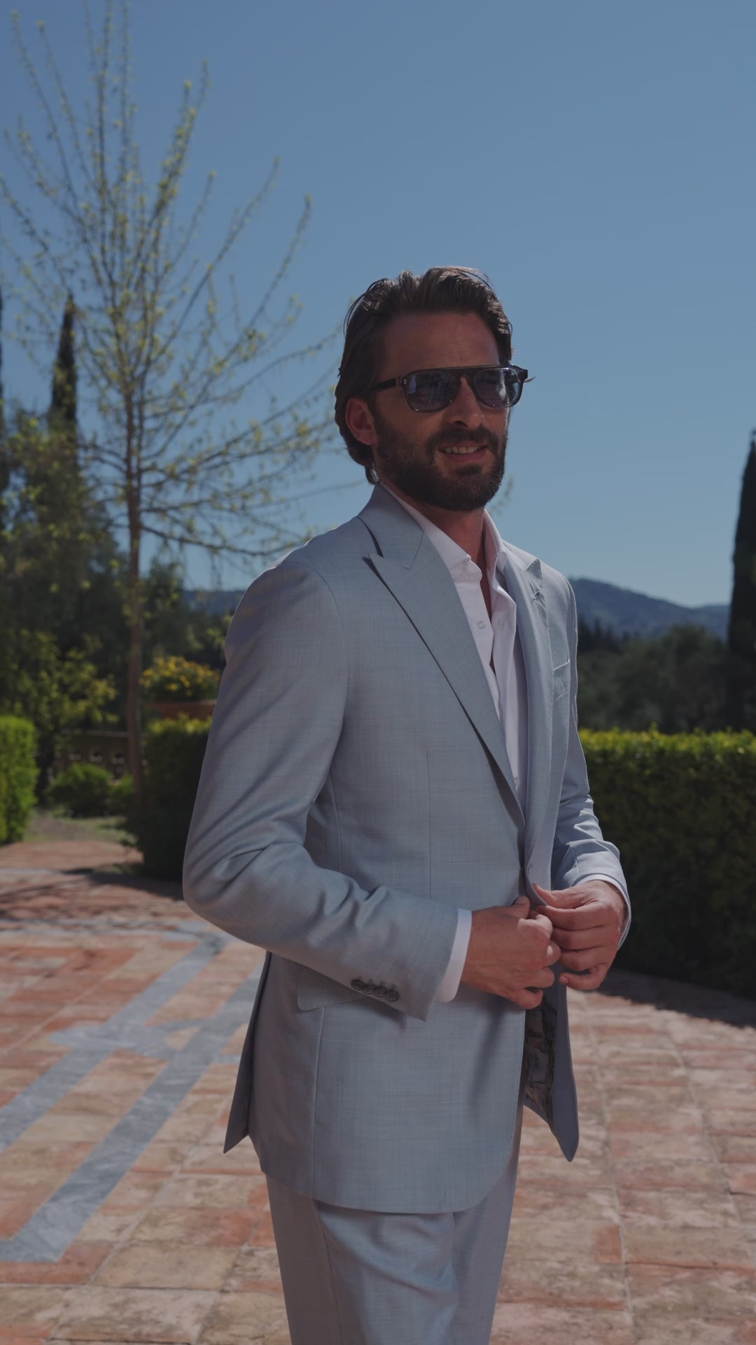 Light grey Consiglieri Antibes suit on a sunlit terrace