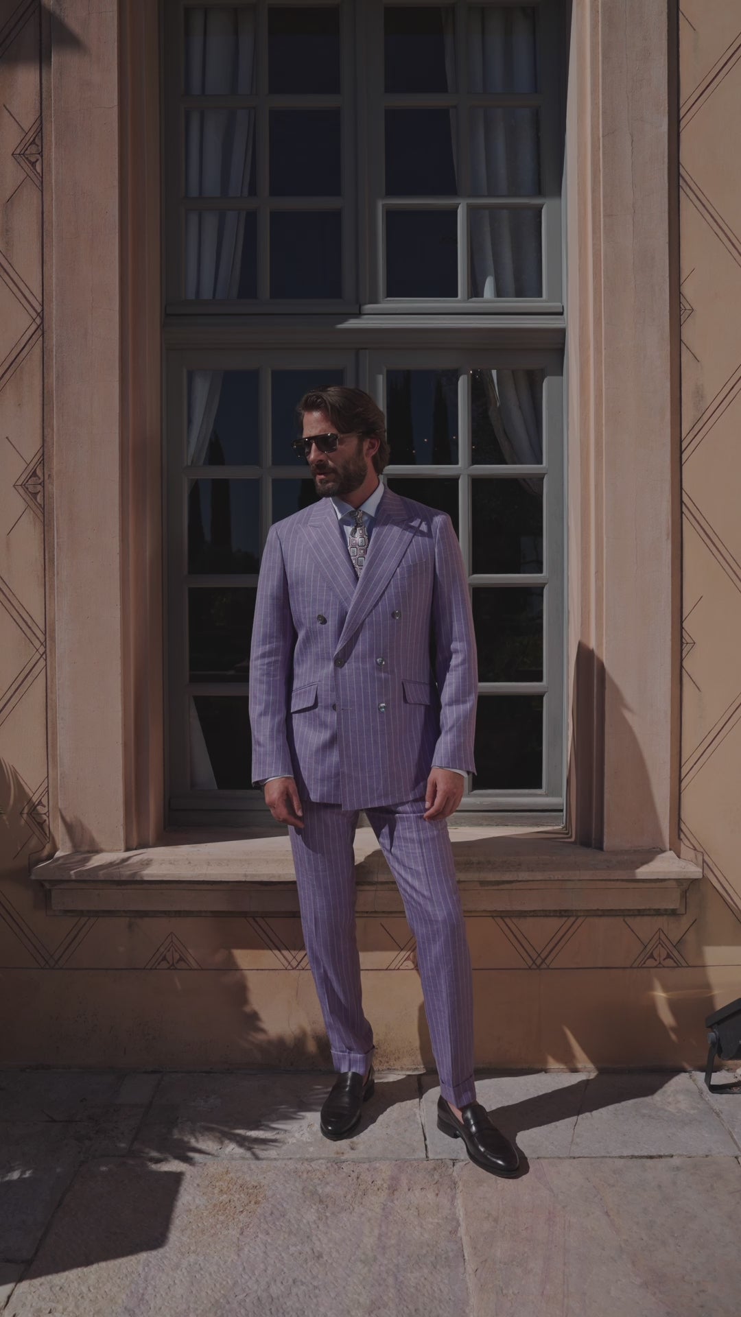 Lilac Consiglieri Lérins suit in front of a tall window