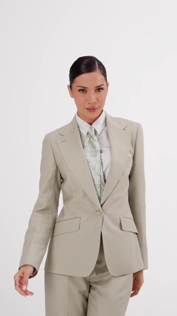 Consiglieri women’s ivory suit with a fitted jacket and patterned shirt