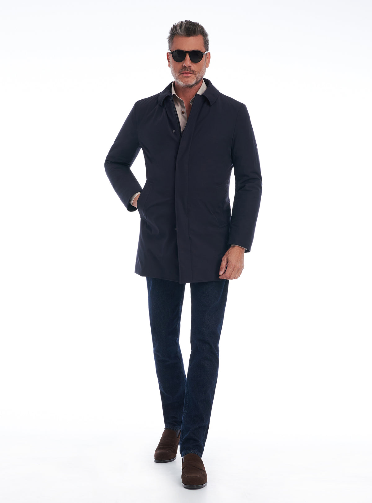 Consiglieri Chamonix: navy jacket with a raised collar and clean lines