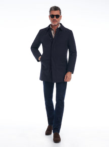 Consiglieri Chamonix: navy jacket with a raised collar and clean lines