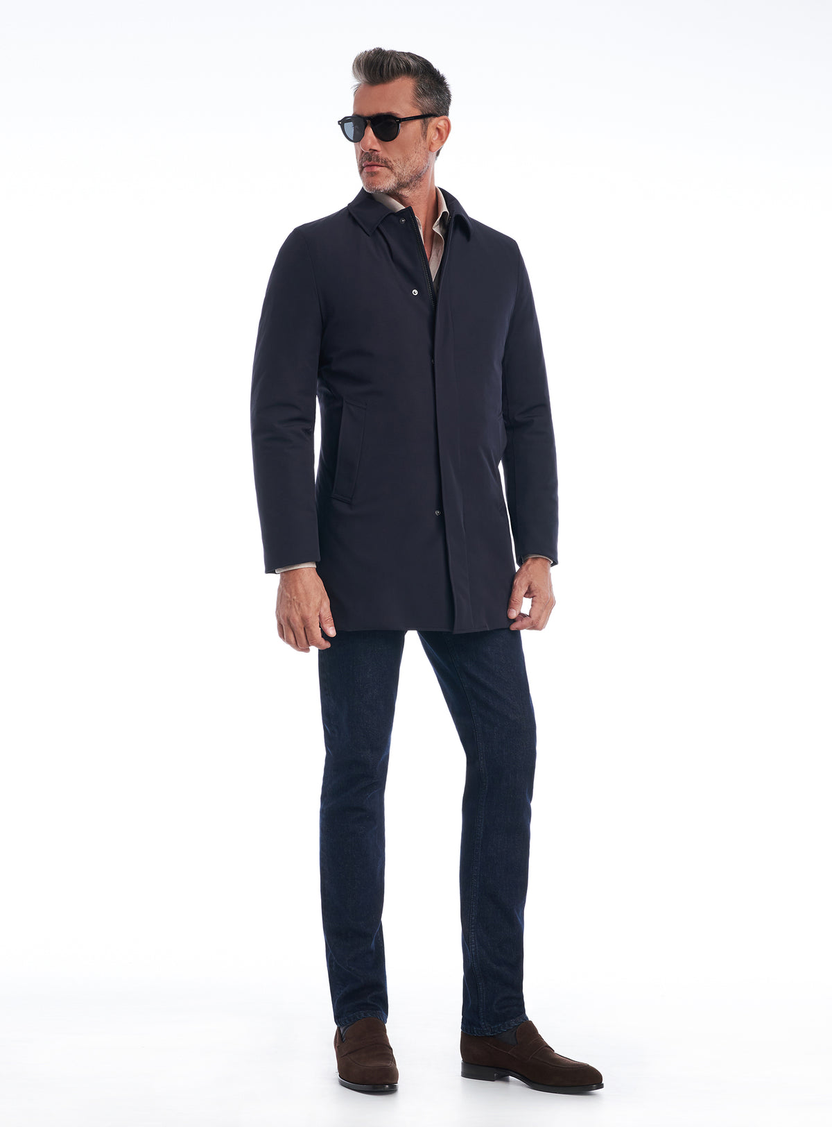Consiglieri Chamonix: navy jacket with a raised collar and clean lines