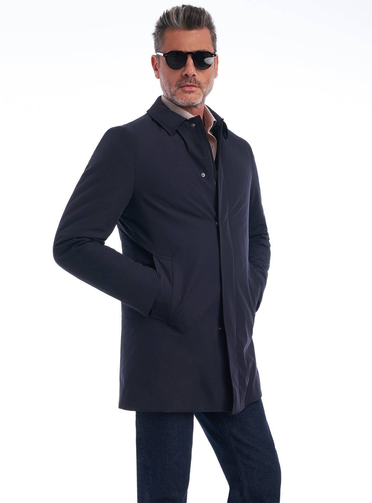 Consiglieri Chamonix: navy jacket with a raised collar and clean lines