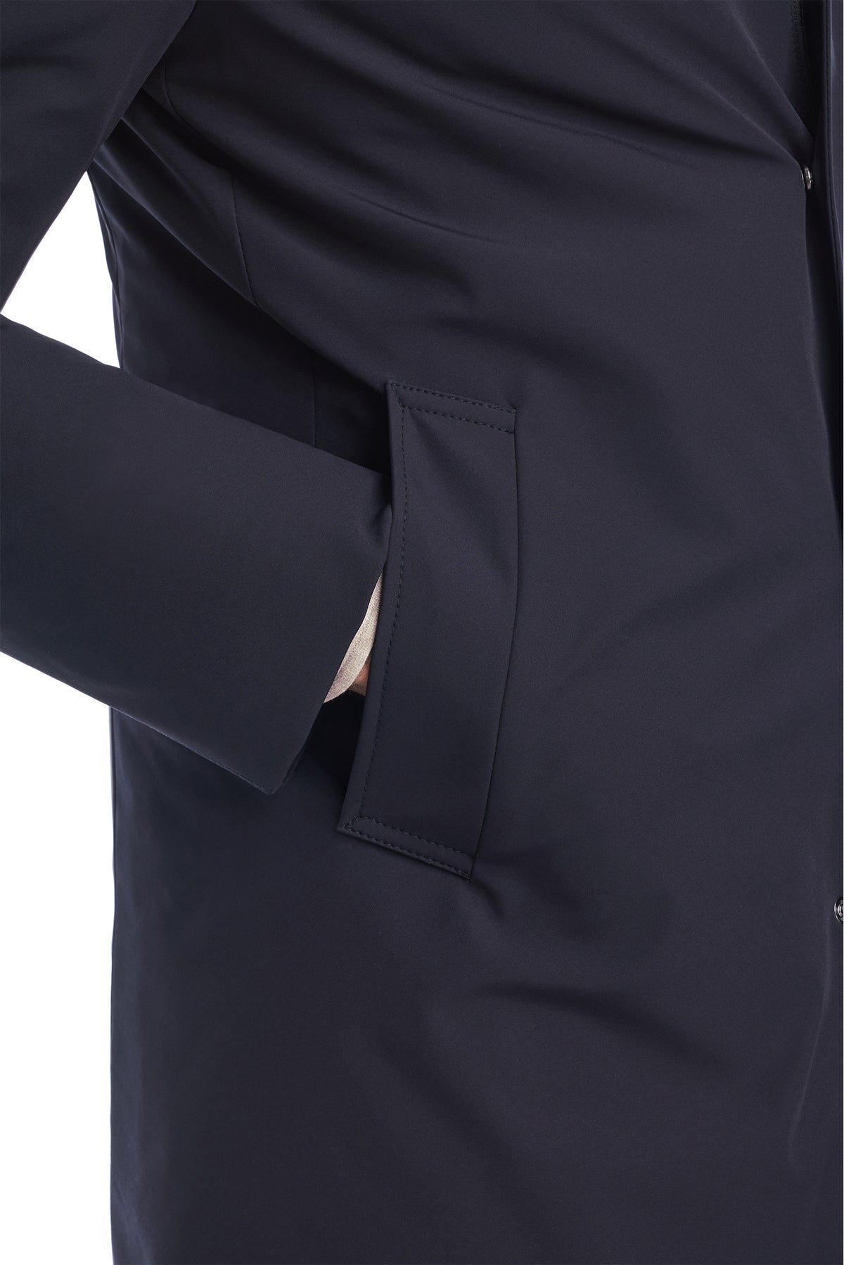 Consiglieri Chamonix: angled pocket and smooth finish of the navy jacket