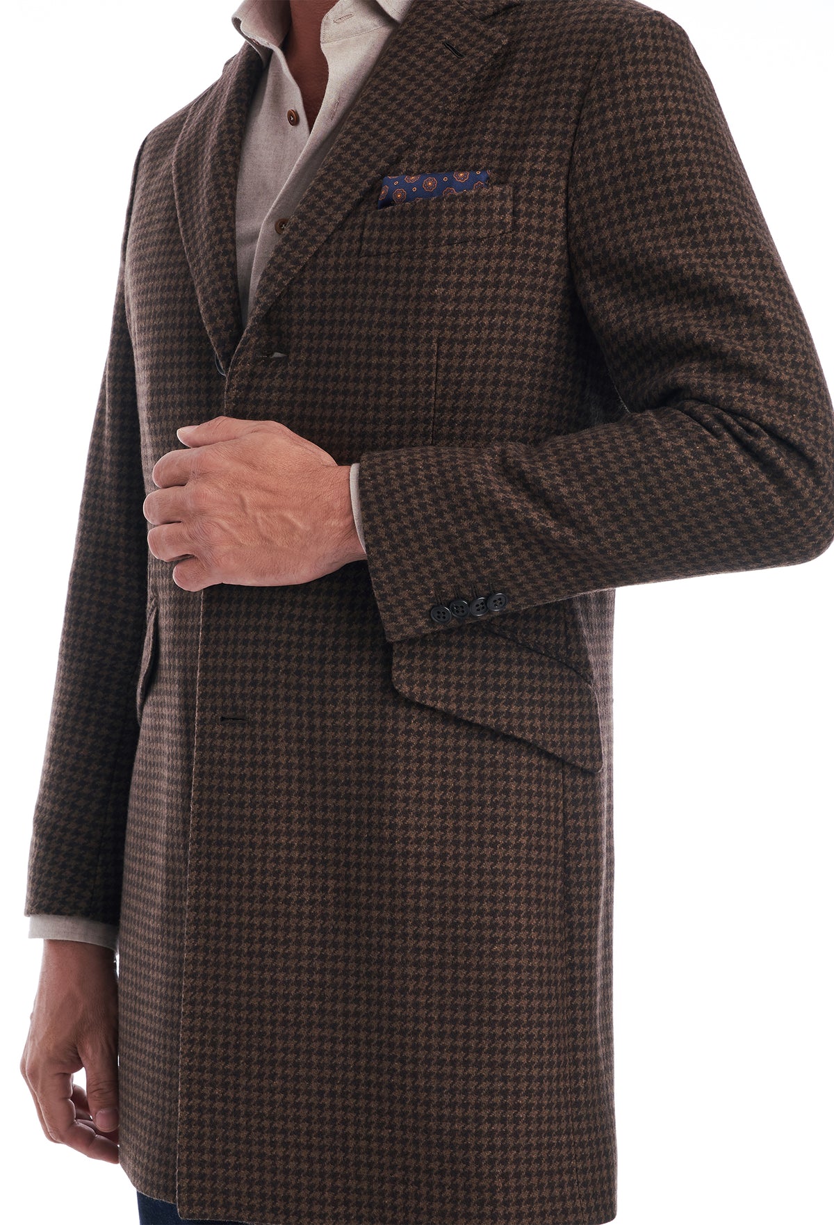 Consiglieri Notting Hill: lapel and flap pocket on the brown checked overcoat
