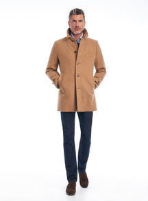 Consiglieri Verona: camel overcoat with a raised collar and straight silhouette