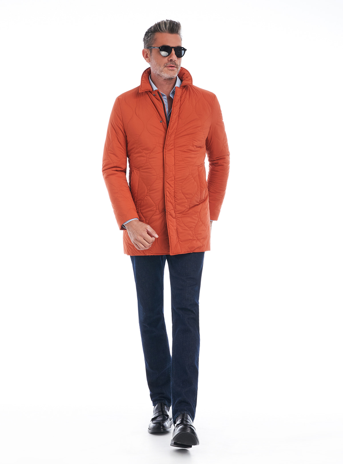 Consiglieri Bassel: orange quilted jacket with a raised collar