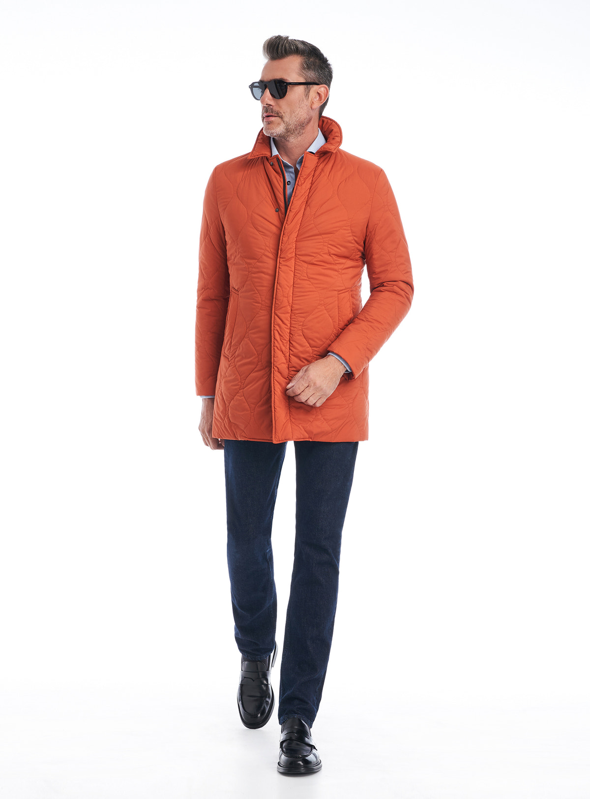 Consiglieri Bassel: orange quilted jacket with a raised collar