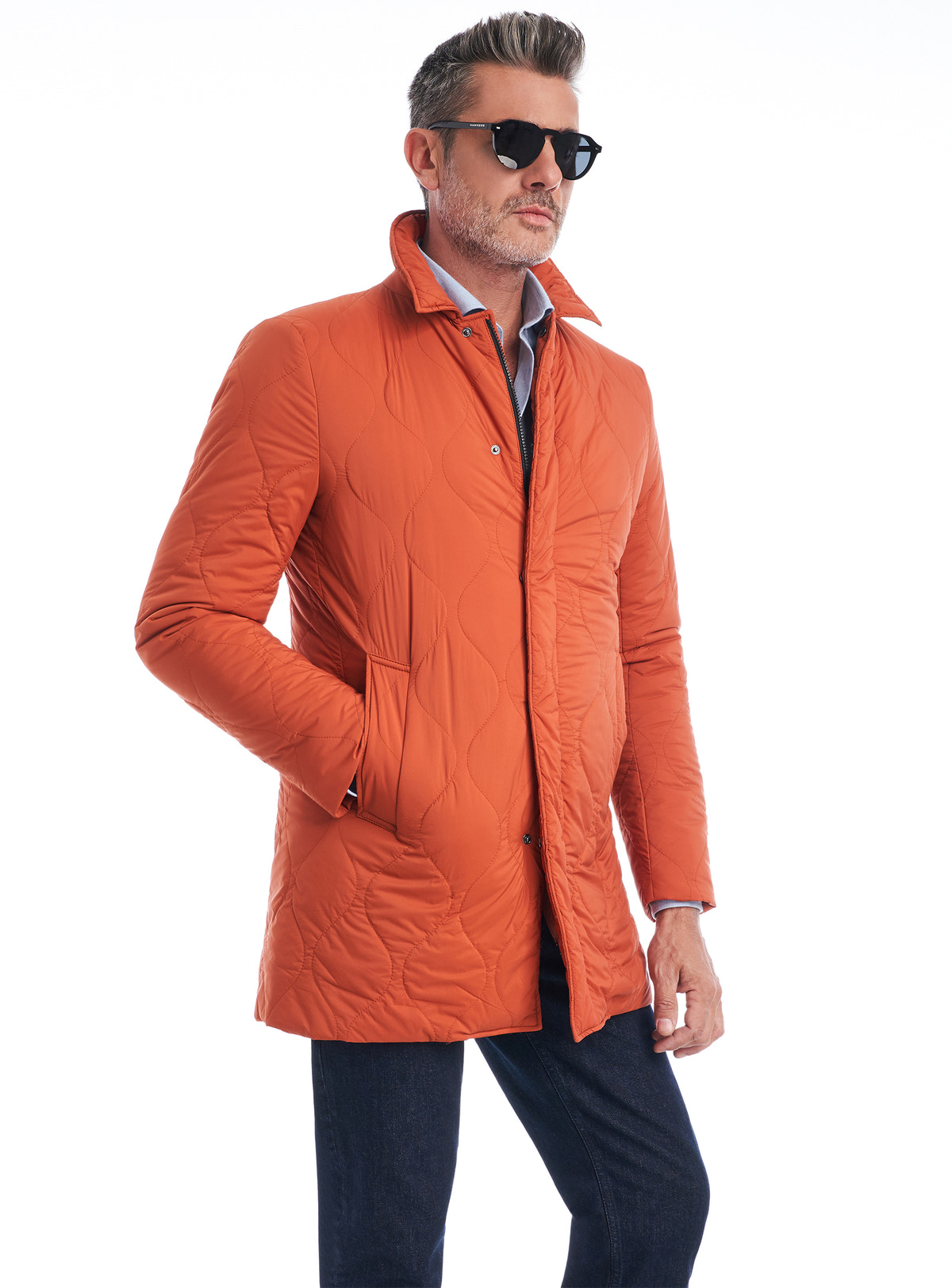 Consiglieri Bassel: orange quilted jacket with a raised collar