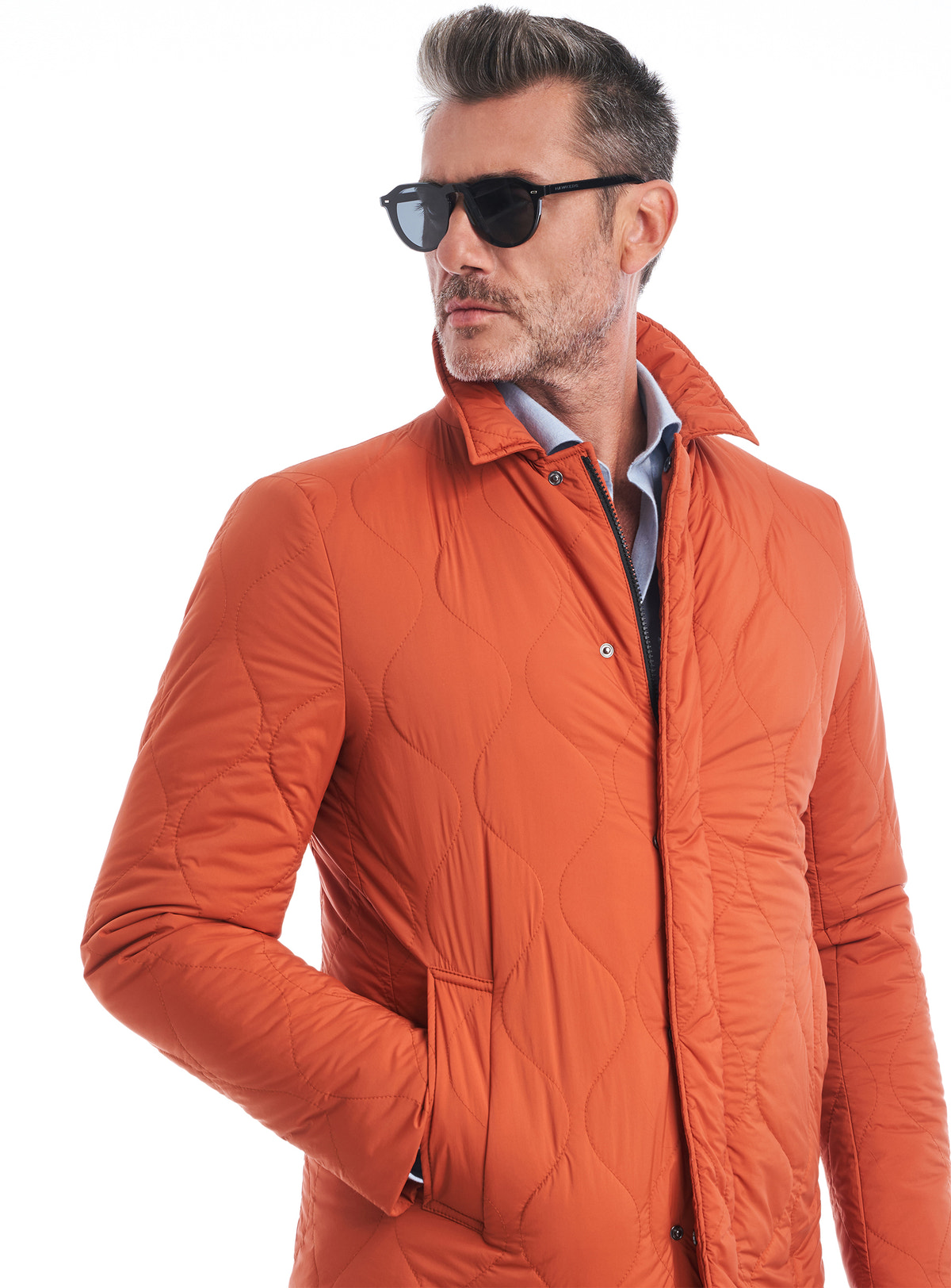 Consiglieri Bassel: orange quilted jacket with a raised collar