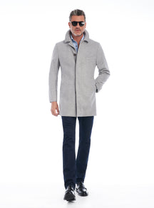 Consiglieri Florence: light grey overcoat with a raised collar and dark buttons