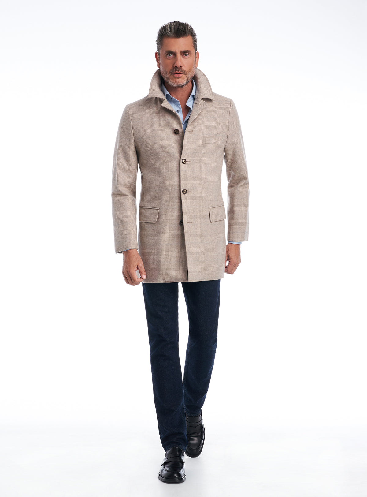 Consiglieri Cannes: light taupe overcoat with a raised collar and straight silhouette