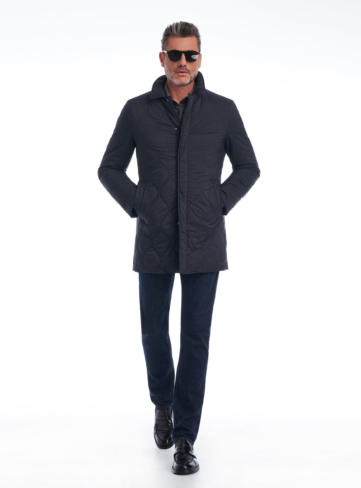 Consiglieri Antwerp: dark navy jacket with subtle quilting