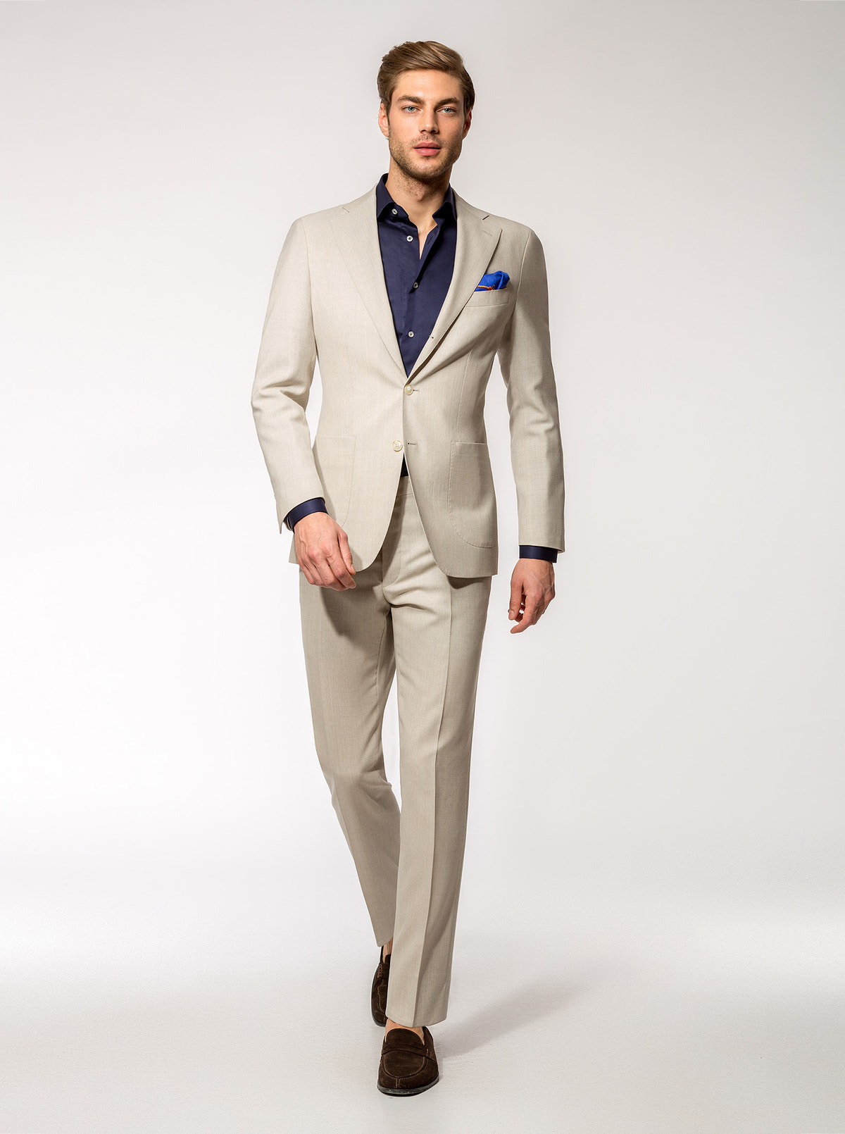 Consiglieri Saint-Tropez: beige double-breasted suit with a navy shirt