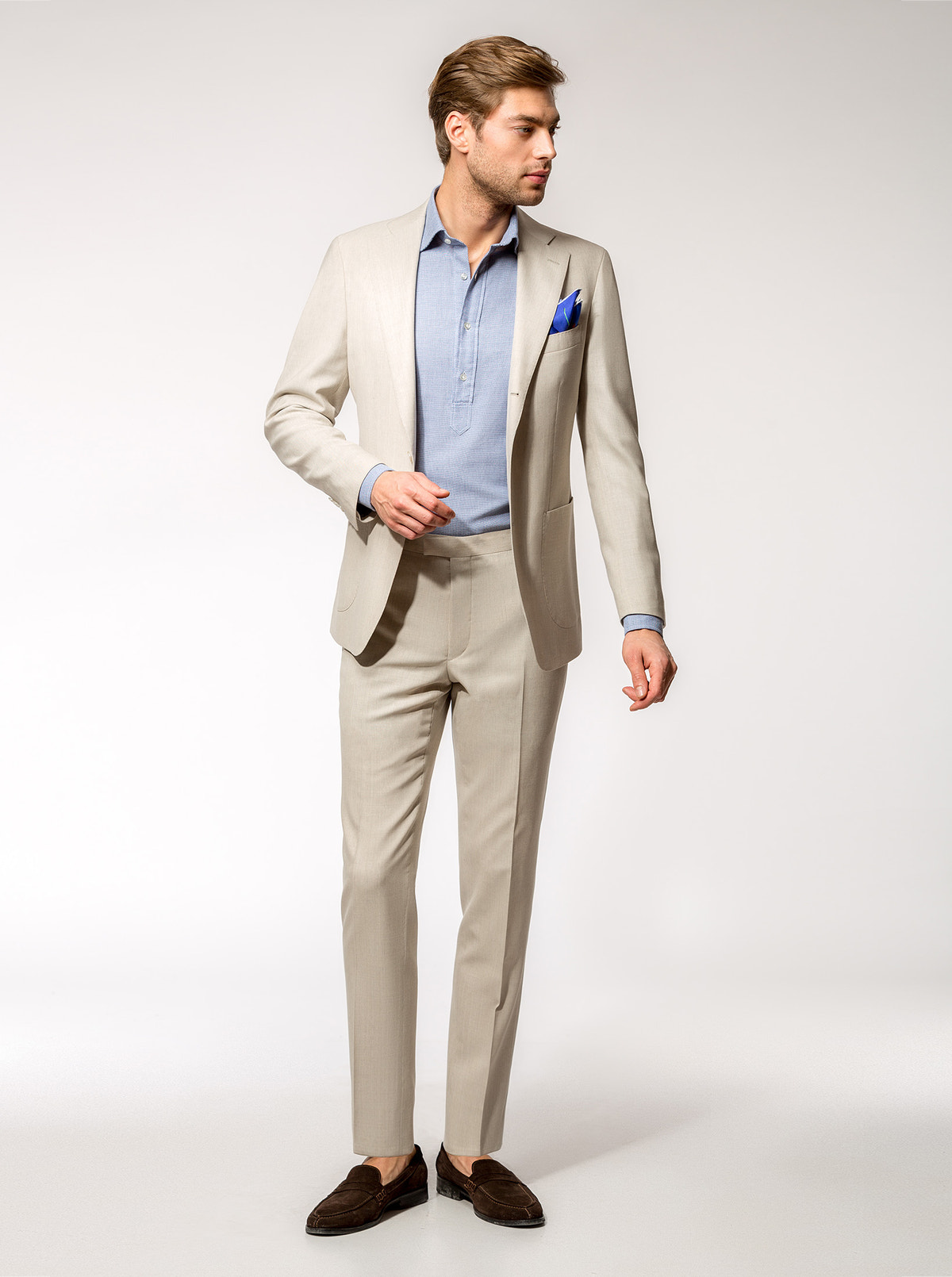 Consiglieri Saint-Tropez: beige double-breasted suit with a light blue shirt