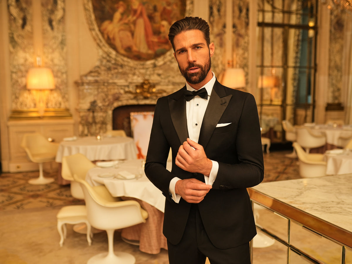Consiglieri: black tuxedo with peak lapels, a white shirt and bow tie