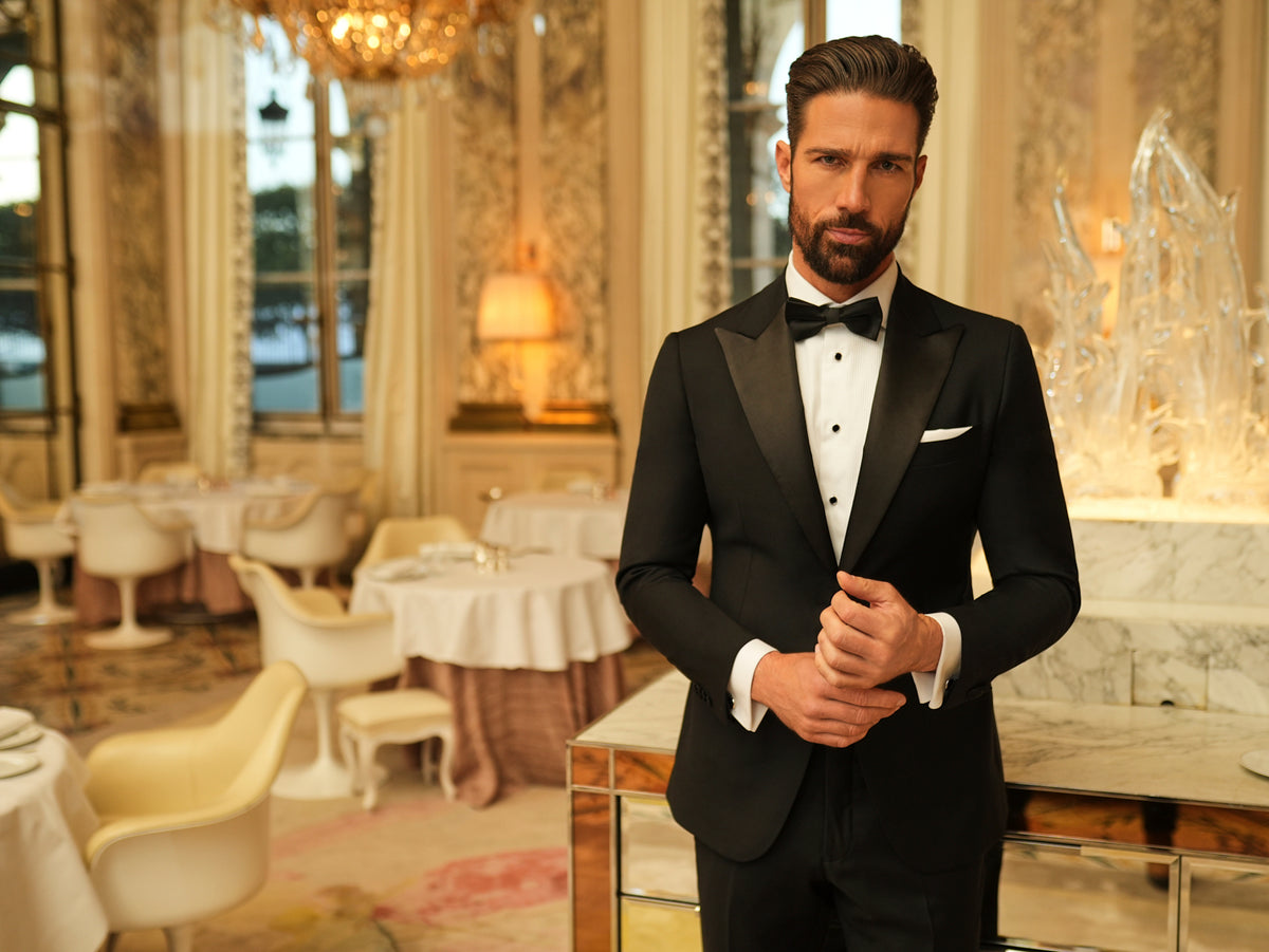 Consiglieri: black tuxedo with peak lapels, a white shirt and bow tie