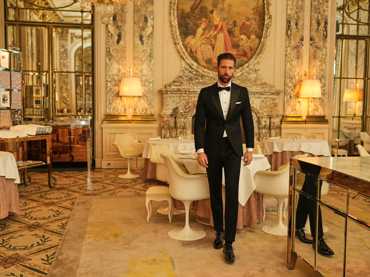 Consiglieri: black tuxedo with peak lapels, a white shirt and bow tie