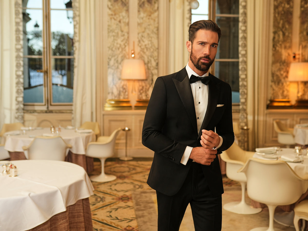 Consiglieri: black tuxedo with peak lapels, a white shirt and bow tie