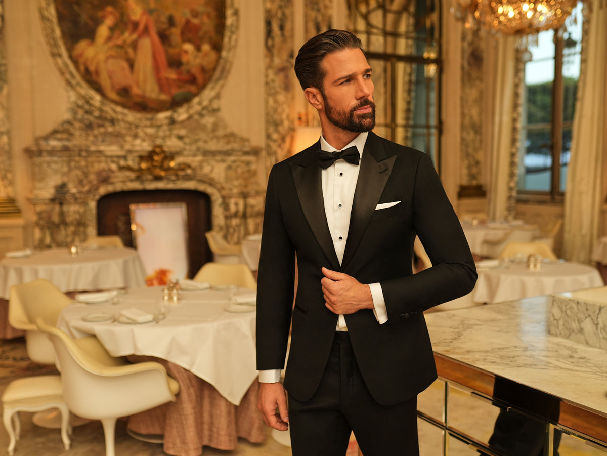 Consiglieri: black tuxedo with peak lapels, a white shirt and bow tie