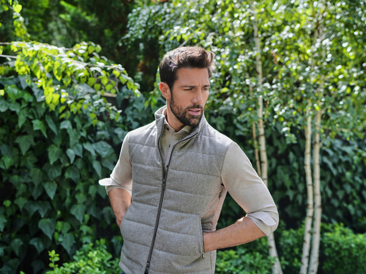 Consiglieri Grenoble: grey quilted gilet over a light shirt