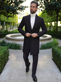 Consiglieri St Moritz: dark overcoat with a white roll-neck and tonal trousers
