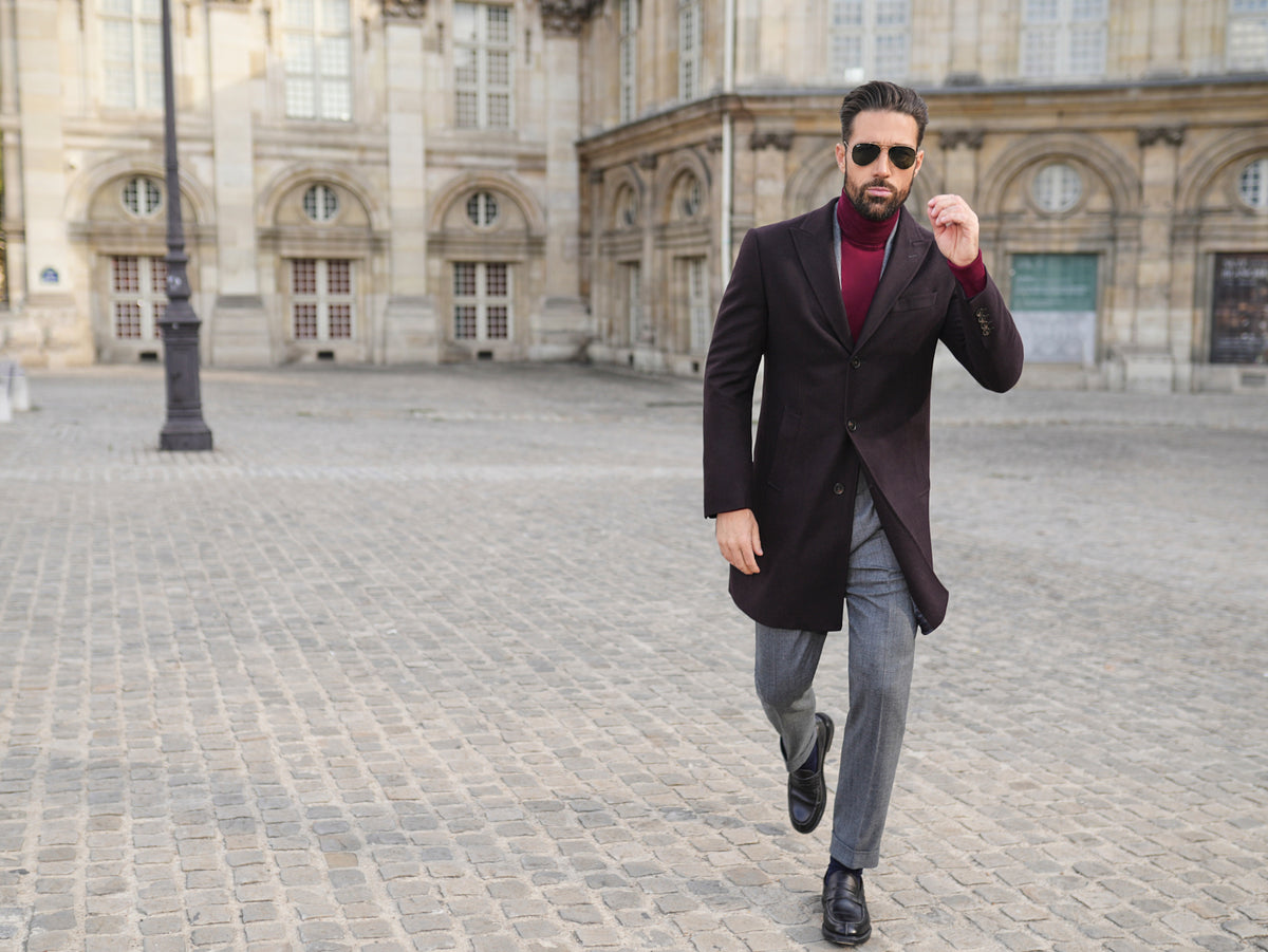 Consiglieri Meribel: dark overcoat with a burgundy roll-neck and grey trousers